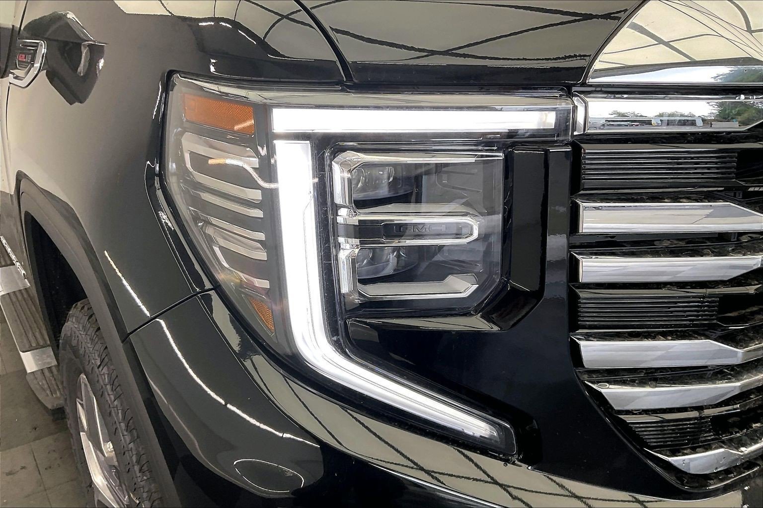 2026 GMC Sierra 1500 SLT - Photo 15