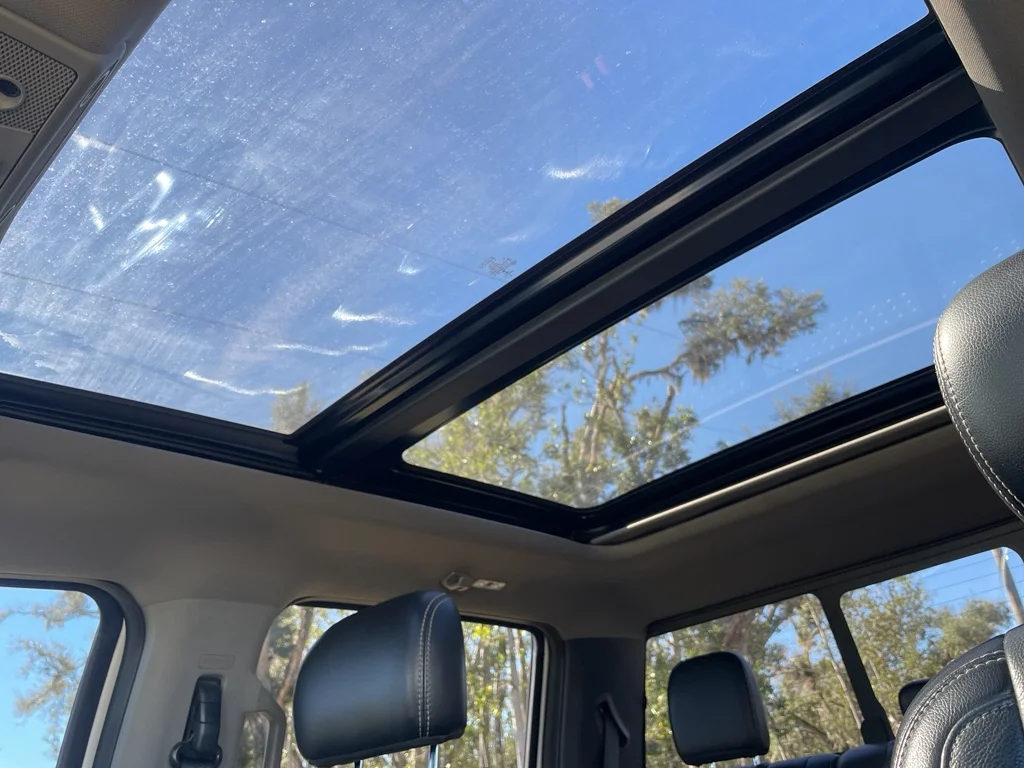 Used 2019 White Platinum Tri-Coat Metallic Ford LARIAT image 29