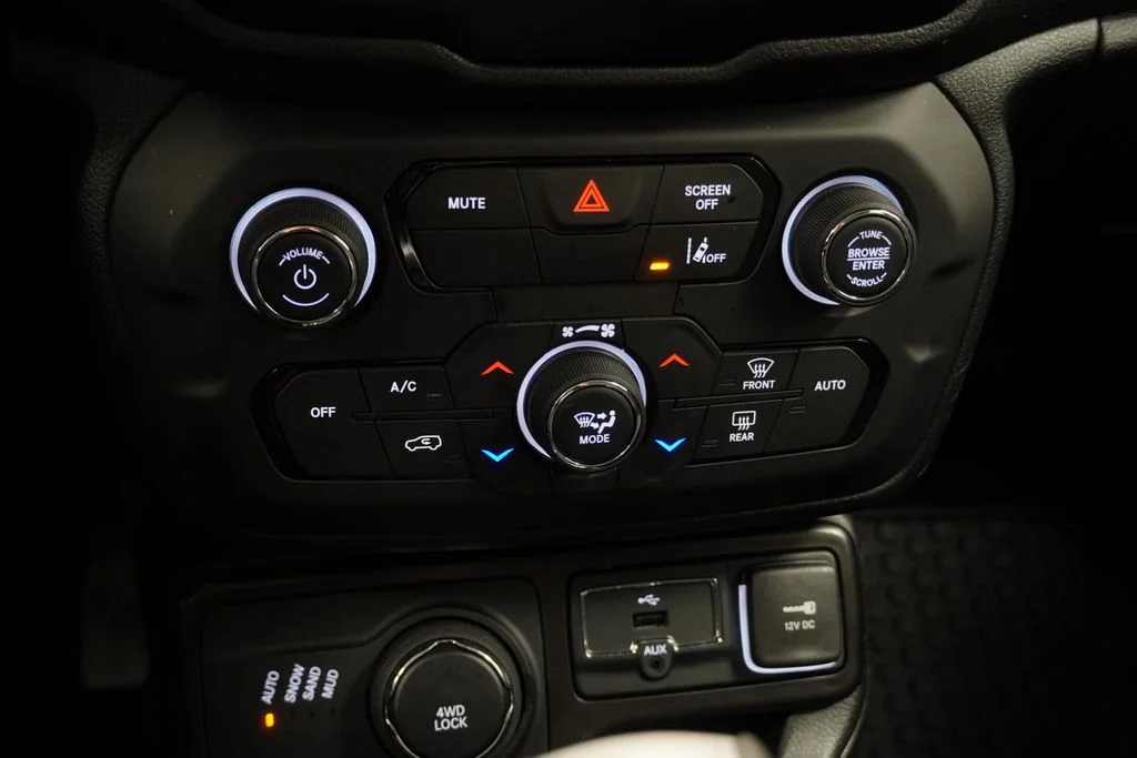 Used 2023 Gray Jeep Latitude image 34