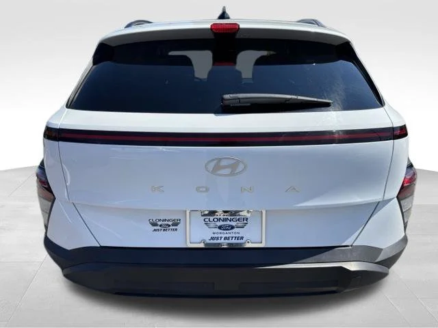 Used 2025 White Hyundai SEL image 6