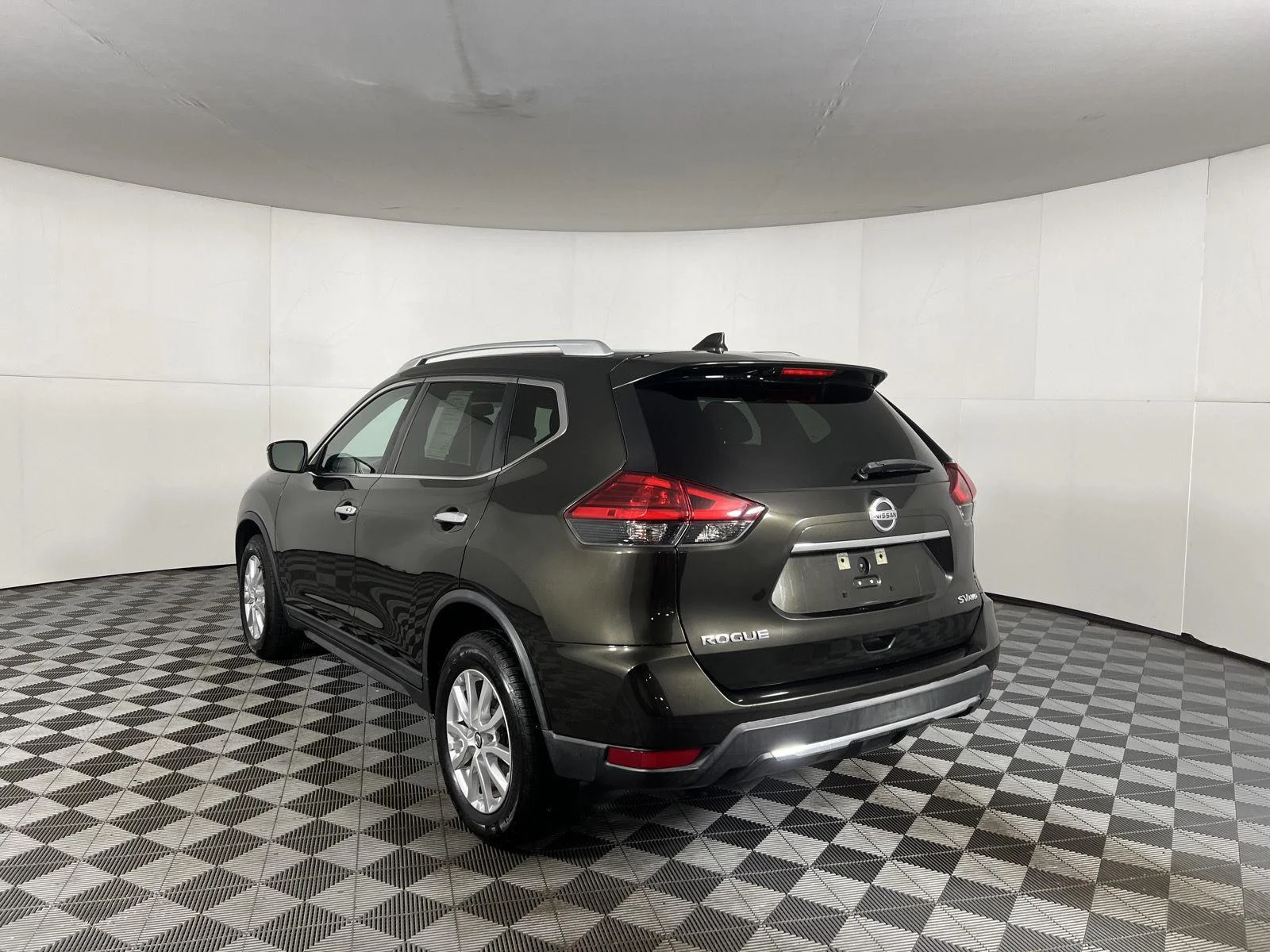Used 2017 Midnight Jade Nissan SV image 6