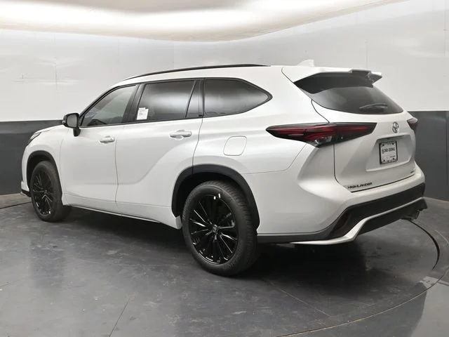 New 2026 Wind Chill Pearl <sup>1</sup> Toyota  XSE image 6