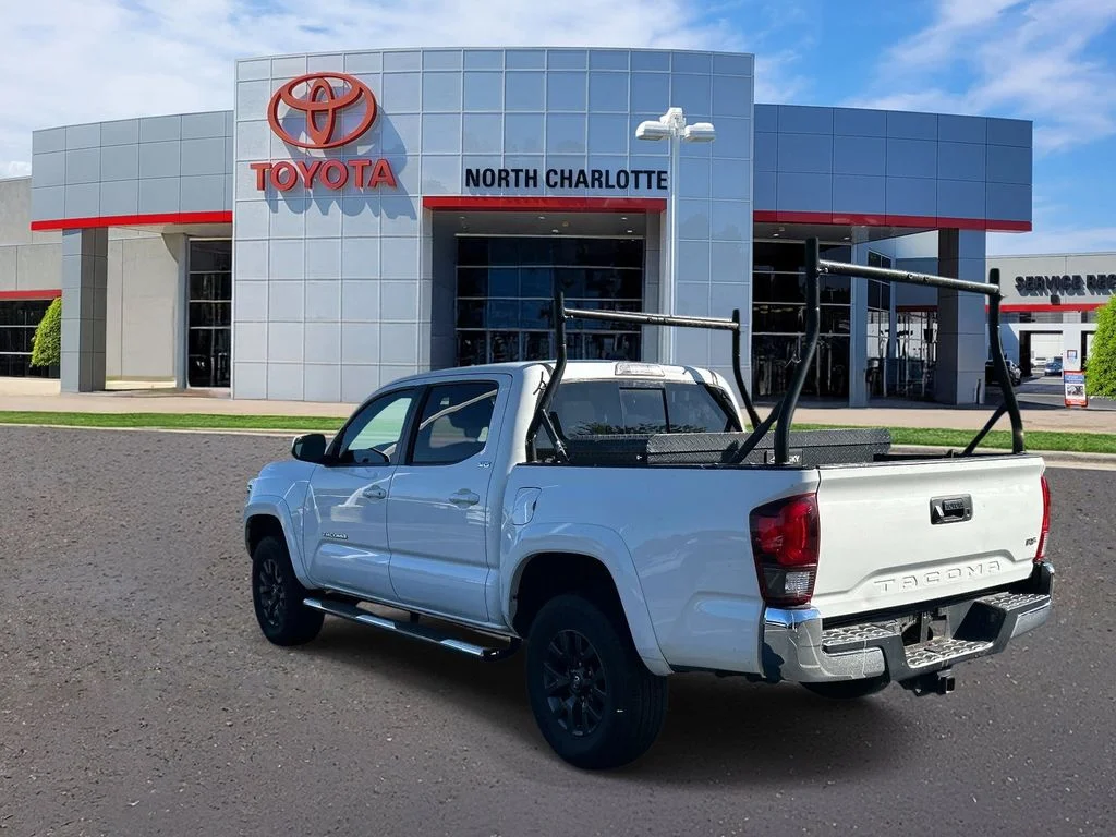 Used 2020 White Toyota SR5 image 4