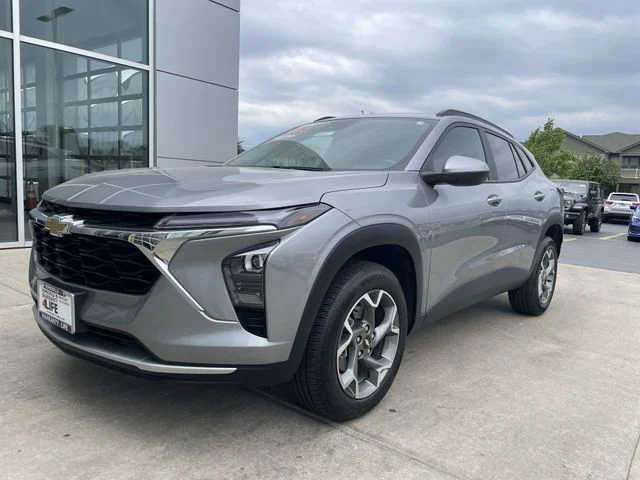 2025 Chevrolet Trax LT - Photo 12