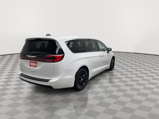 2025 Chrysler Pacifica Select - Photo 36