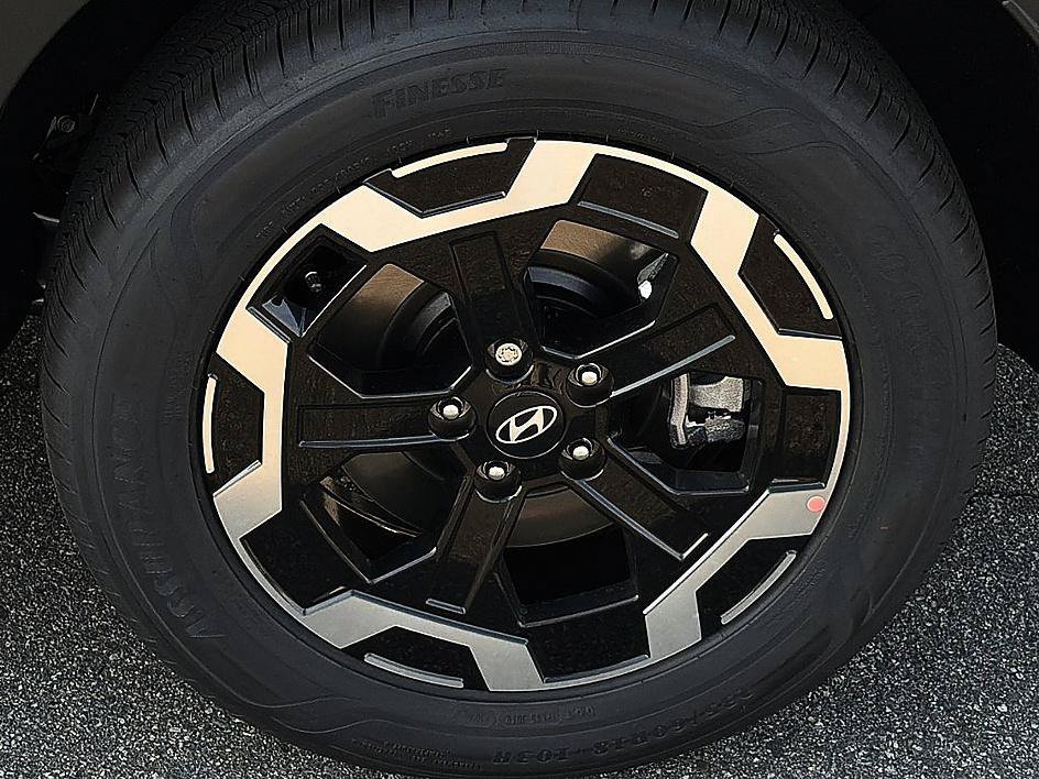 New 2027 Hampton Gray Hyundai SEL AWD image 6