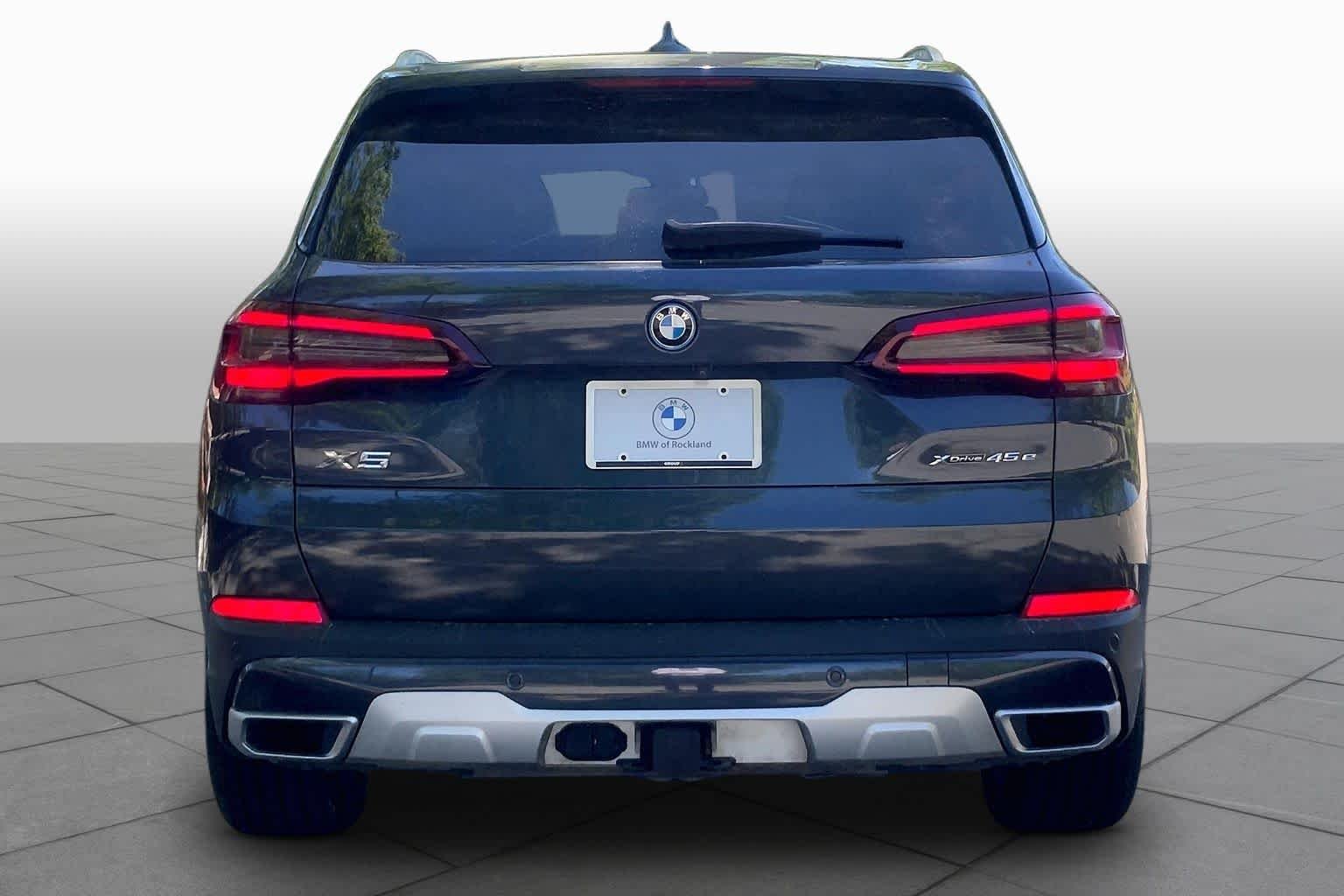 Used 2022 Arctic Grey Metallic BMW xDrive45e image 4