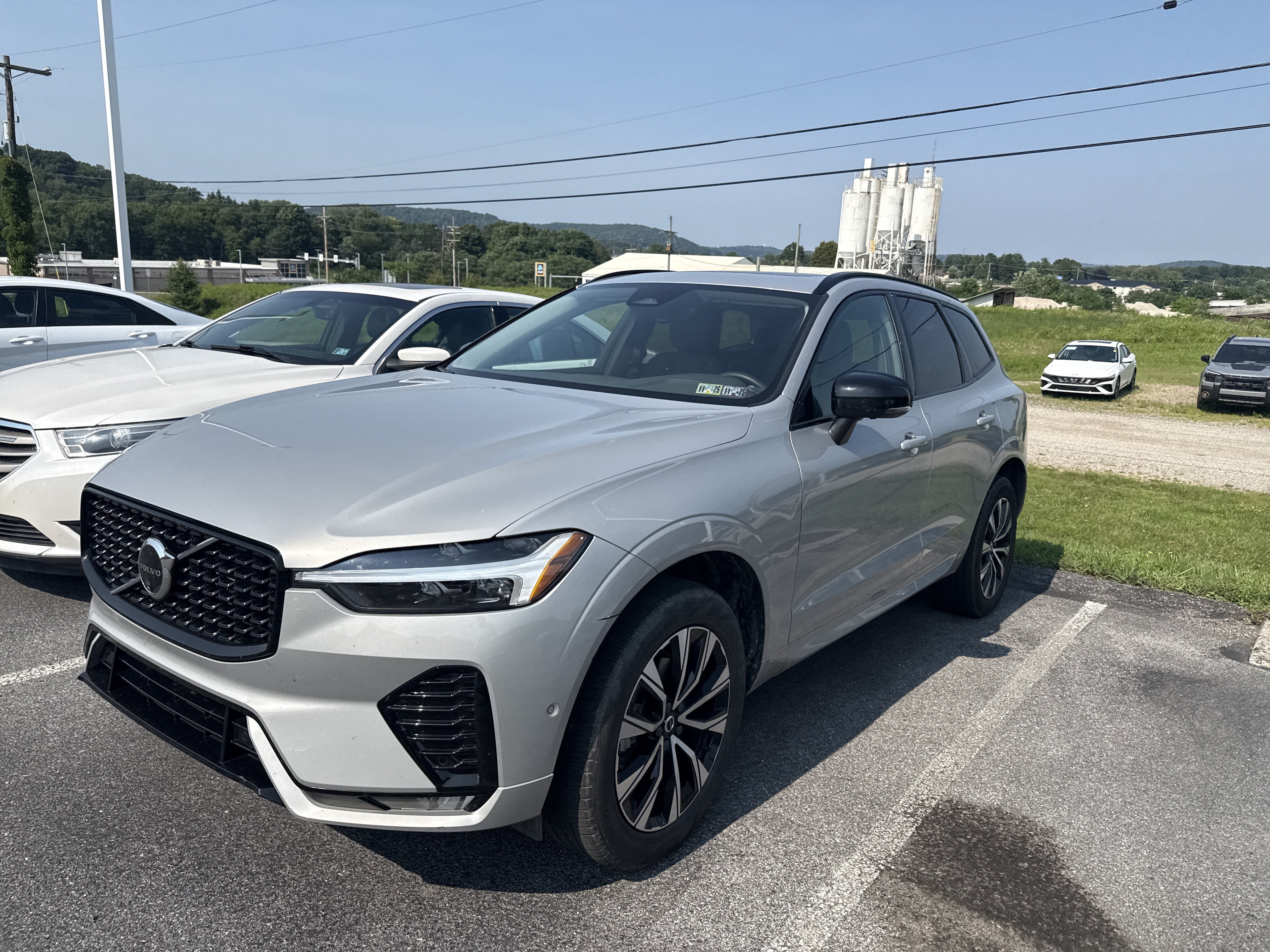 Used 2024 Silver Dawn Metallic Volvo Plus Dark Theme image 8