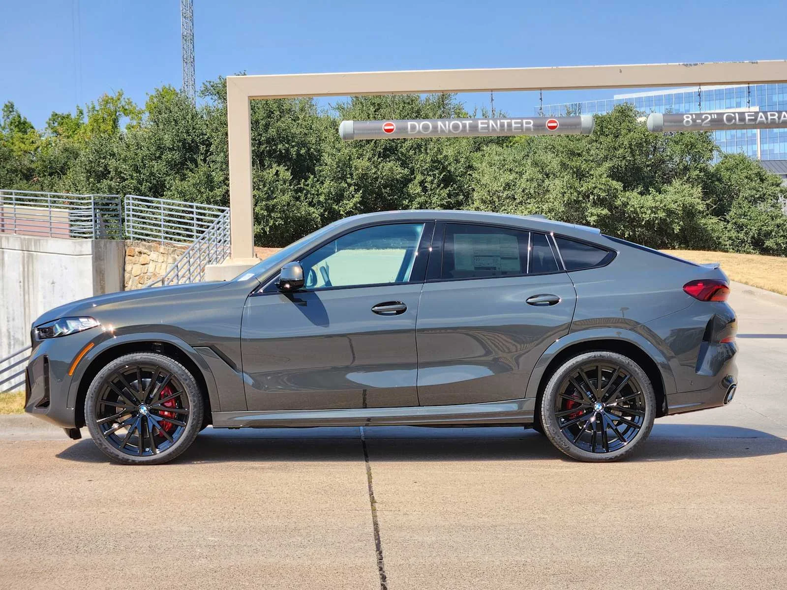 New 2027 Dravit Grey Metallic BMW xDrive40i image 2