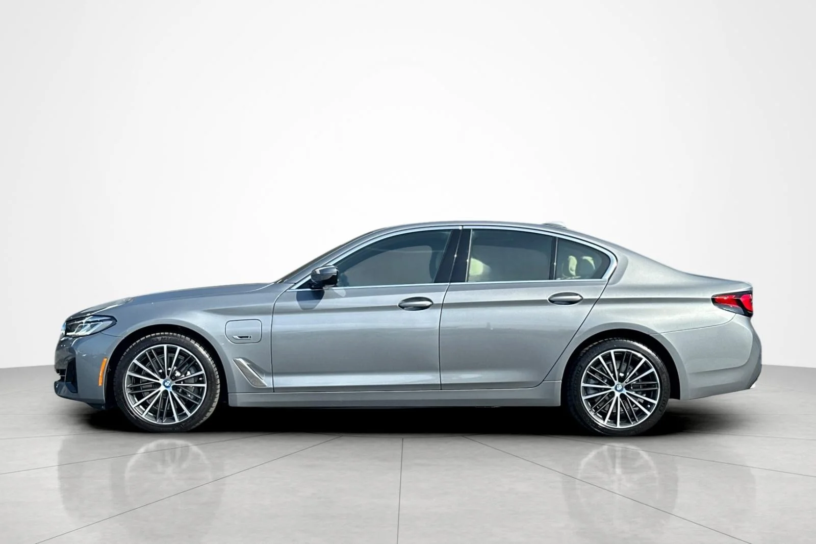 Used 2023 Skyscraper Grey Metallic BMW 530e image 2