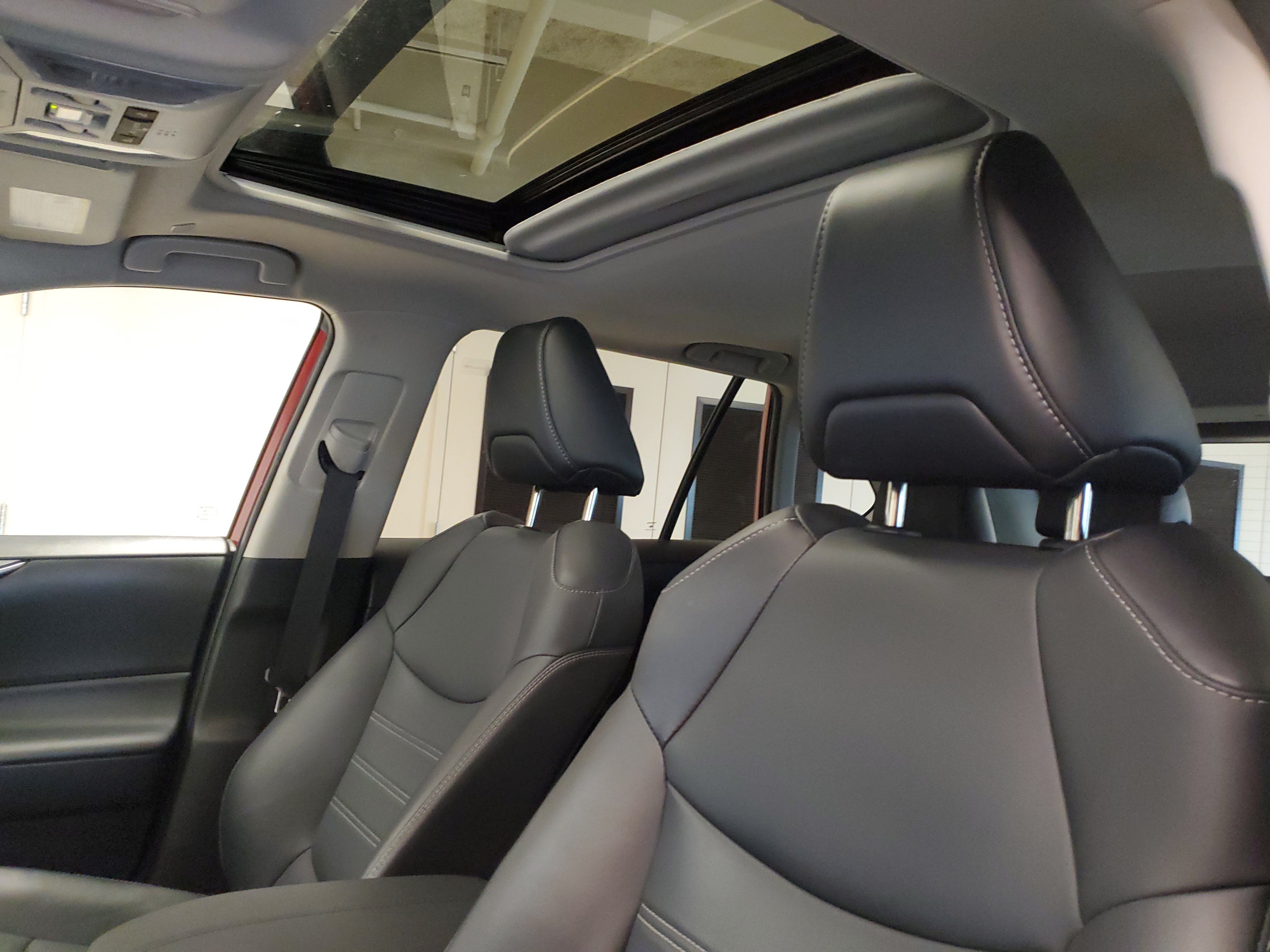 Used 2025 Pearl Toyota XLE Premium image 18