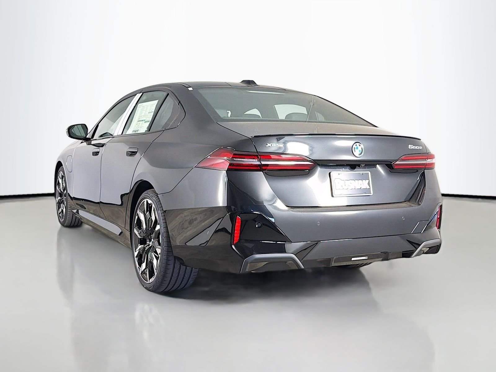 New 2027 Black Sapphire Metallic BMW 550e xDrive image 5