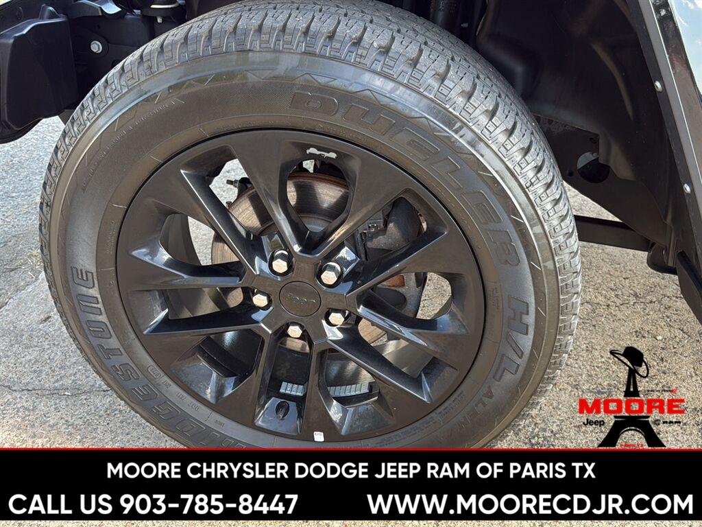 Used 2023 Black Clearcoat Jeep High Altitude image 9