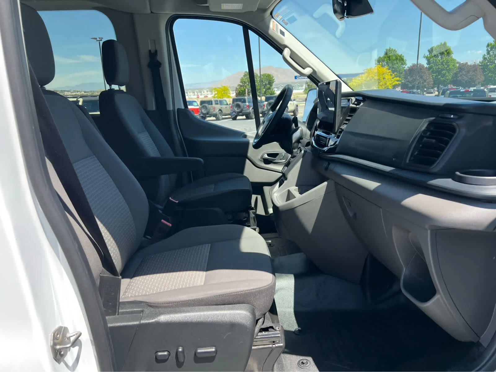 2025 Ford Transit Passenger Van XLT - Photo 17