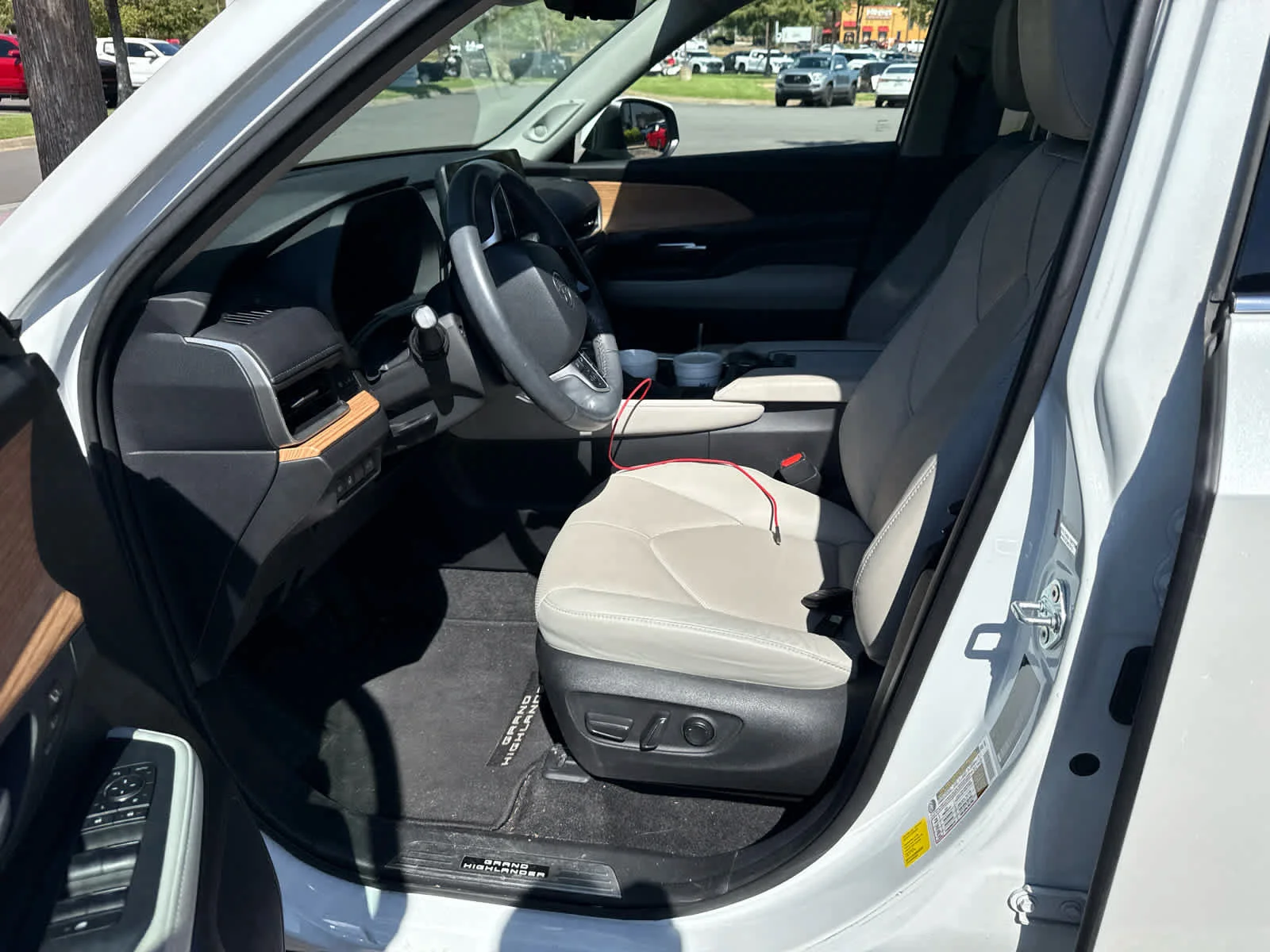 Used 2024 Wind Chill Pearl Toyota Platinum image 9