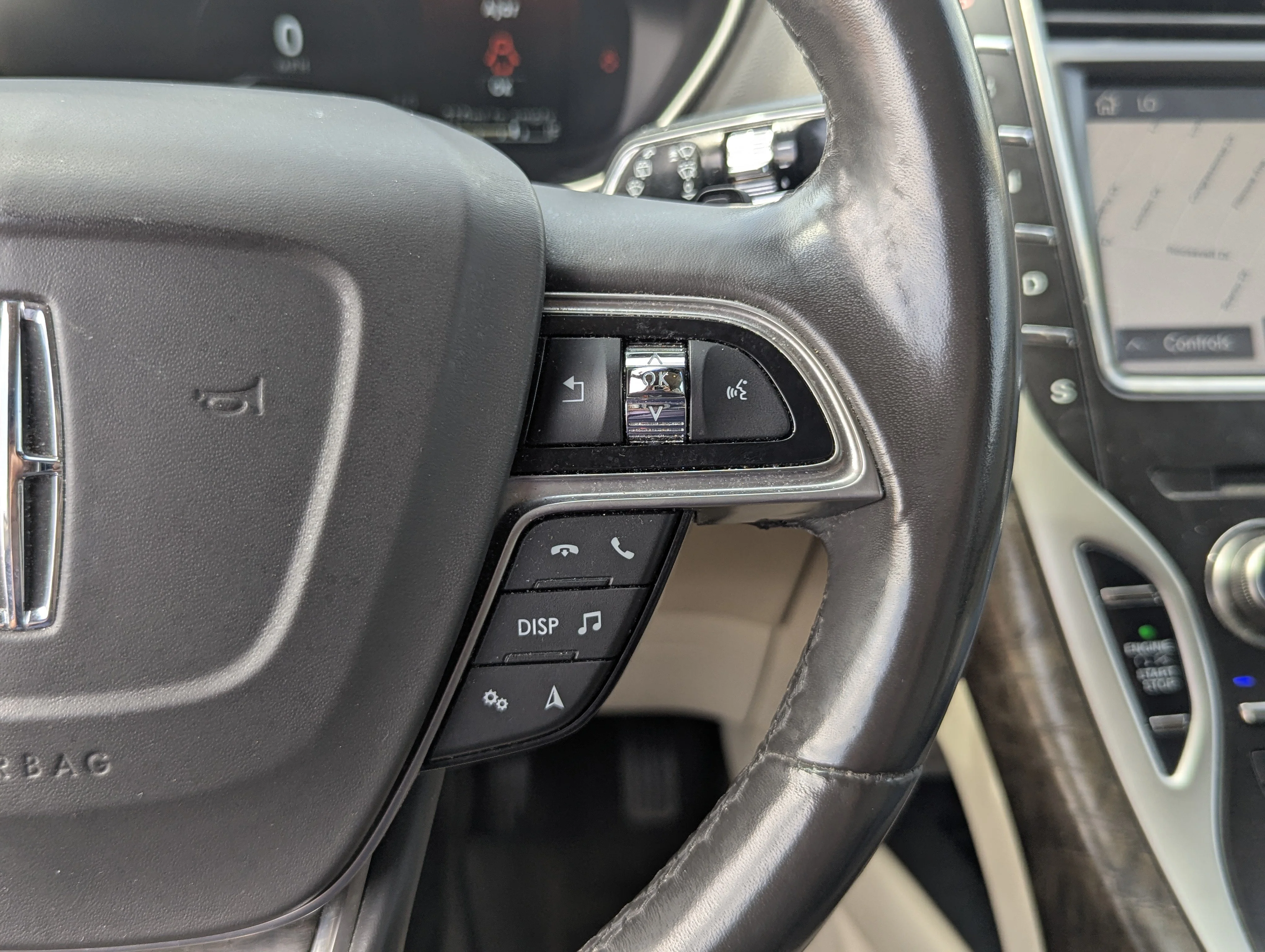 Used 2019 Ceramic Pearl Metallic Tri-Coat Lincoln Reserve image 36