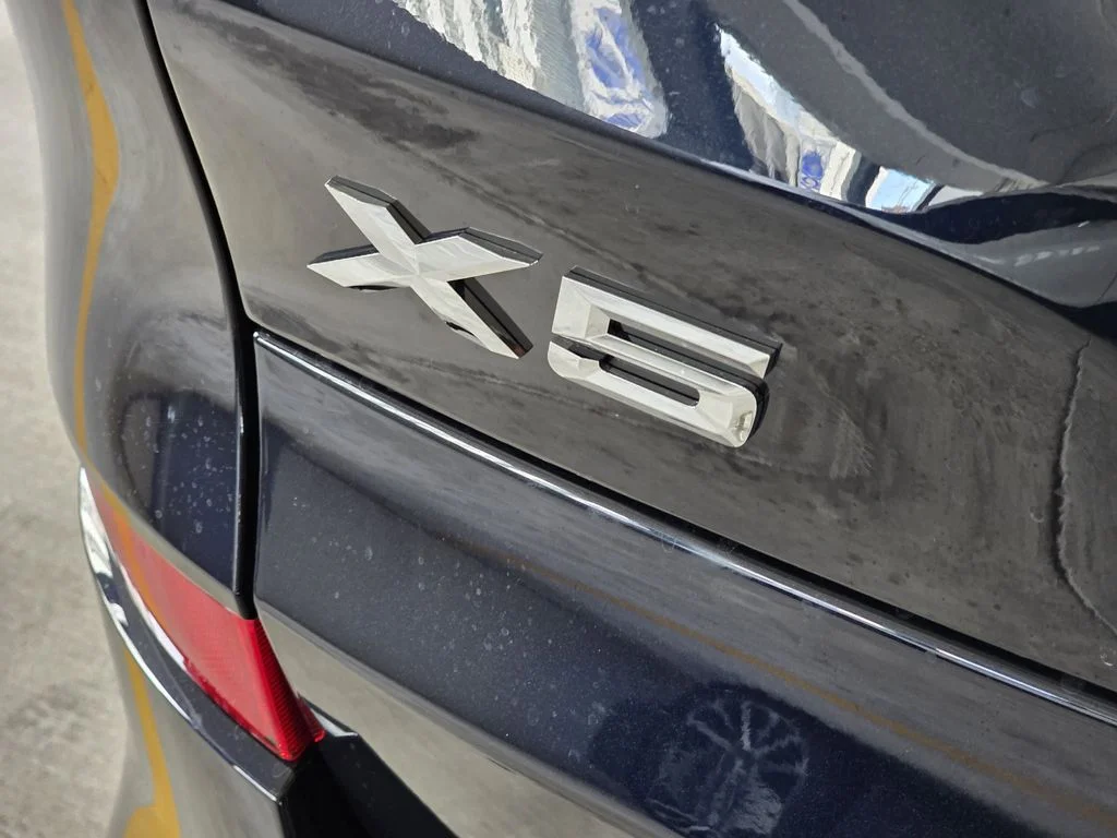 New 2026 Carbon Black Metallic BMW xDrive50e image 6