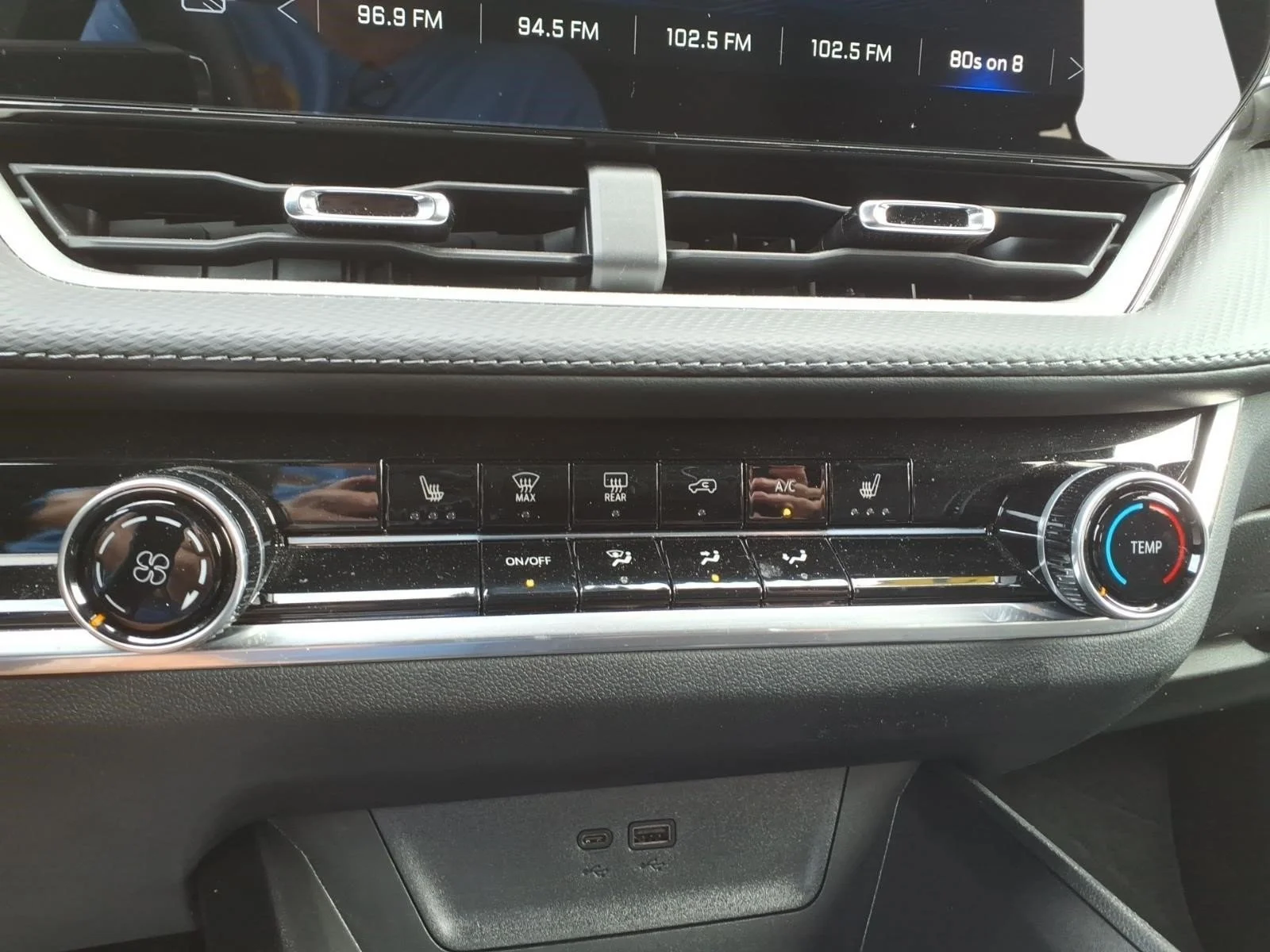 Used 2025 Summit White Chevrolet LT image 19