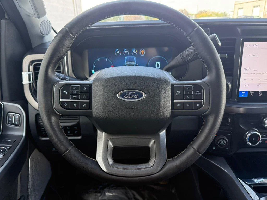 Used 2025 Oxford White Ford LARIAT 4WD CREW CAB 6.75 BOX image 26