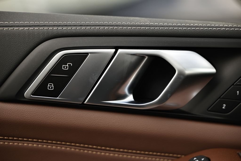 New 2026 Skyscraper Grey Metallic BMW xDrive40i image 15
