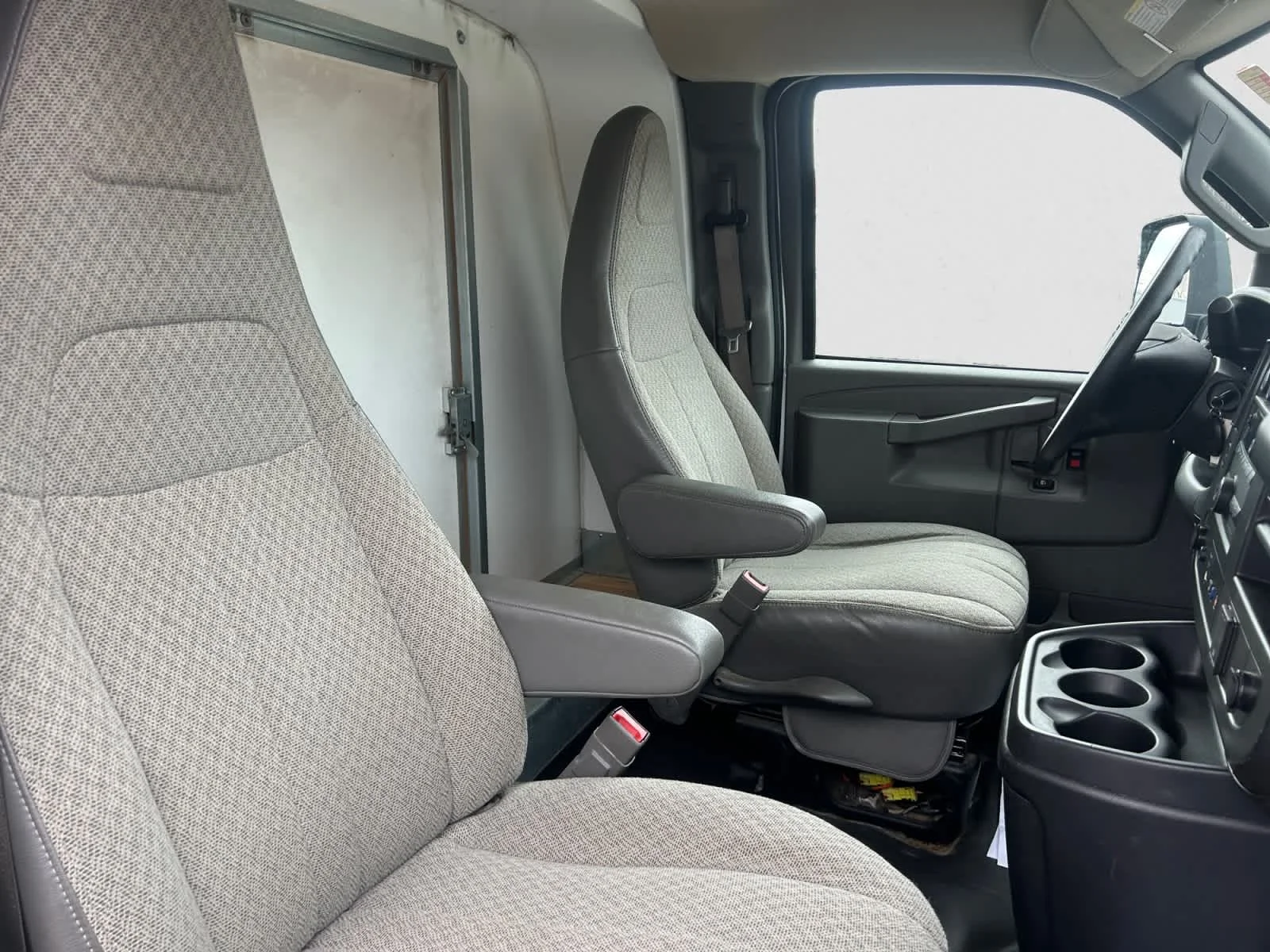 Used 2024 Summit White Chevrolet  image 19