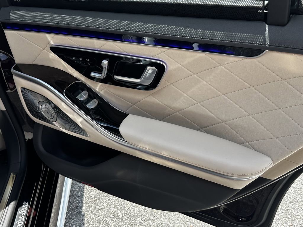 New 2026 MANUFAKTUR Rubellite Red Metallic Mercedes-Benz S 580 image 19