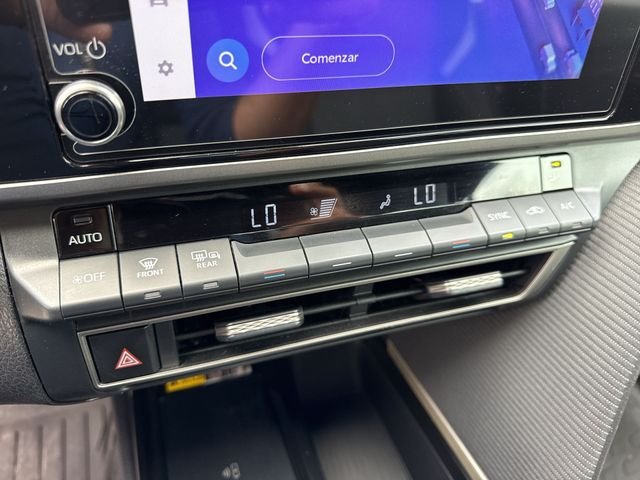 2025 Toyota Camry SE - Photo 19