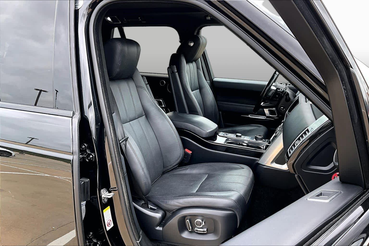 Used 2017 Santorini Black Land Rover HSE image 9