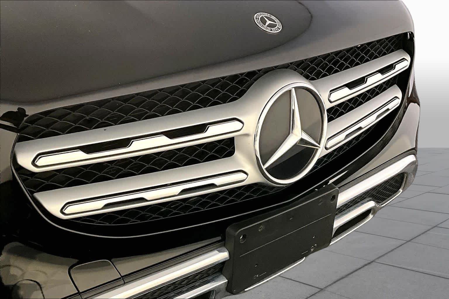 Used 2020 Black Mercedes-Benz GLC 300 image 32