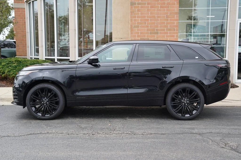 New 2026 Santorini Black Land Rover Belgravia Edition image 2