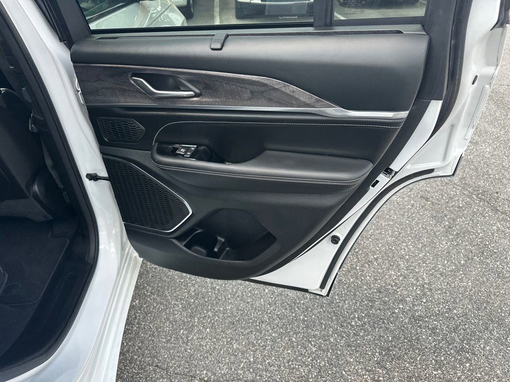 2023 Jeep Grand Cherokee Overland - Photo 16
