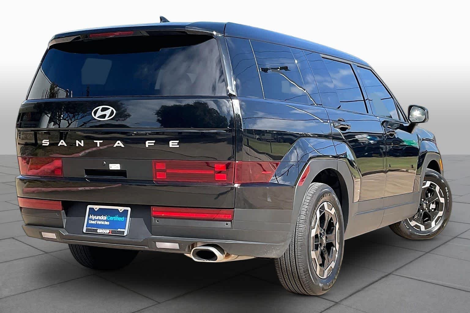 Used 2025 Phantom Black Hyundai SE image 13