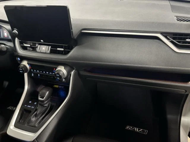 Used 2025 WIND CHILL PEARL Toyota  image 20