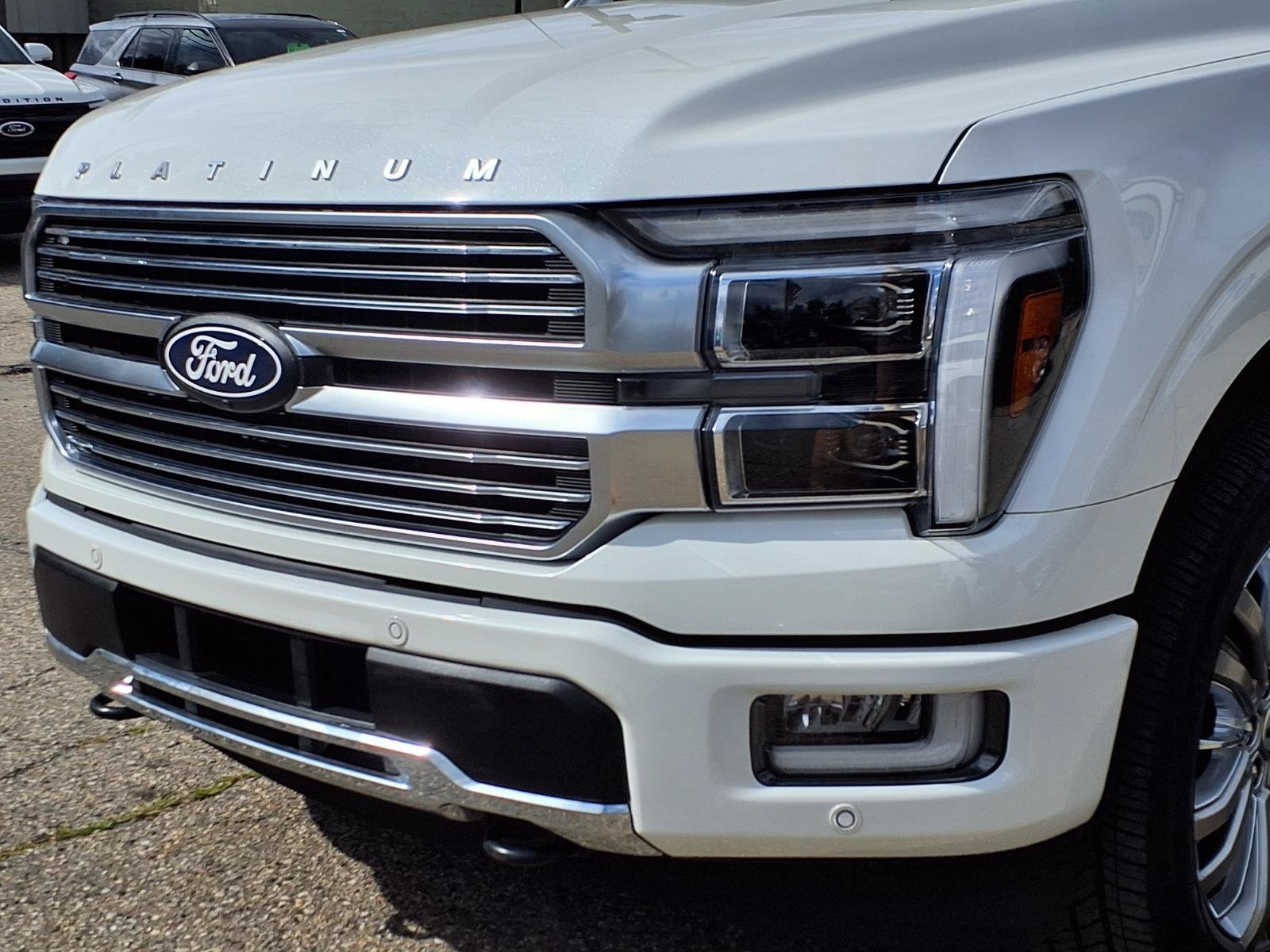 Certified Used 2025 Star White Ford Platinum image 30