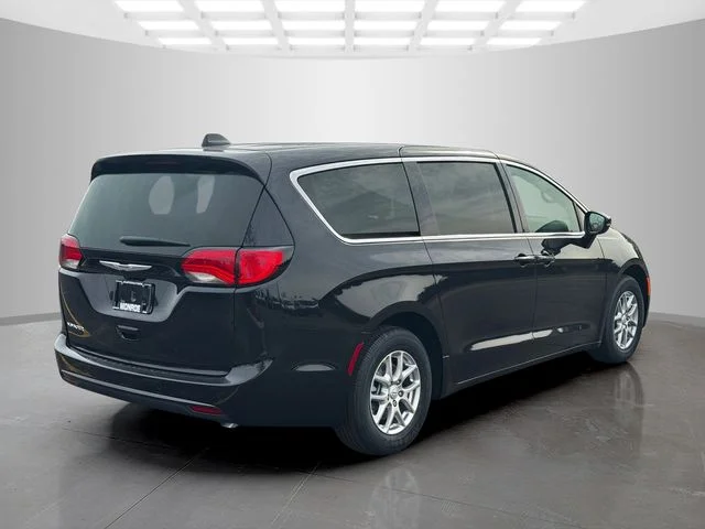 New 2026 Diamond Black Crystal Pearl-Coat Exterior Paint Chrysler LX image 7