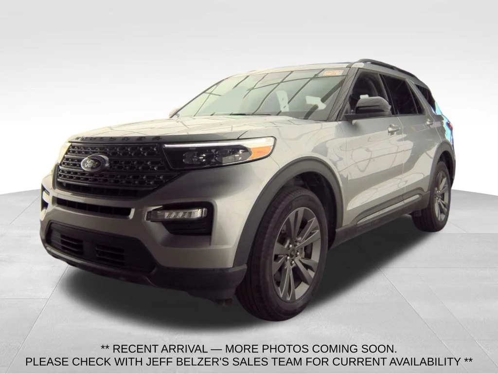Used 2023 Silver Metallic Ford XLT image 1