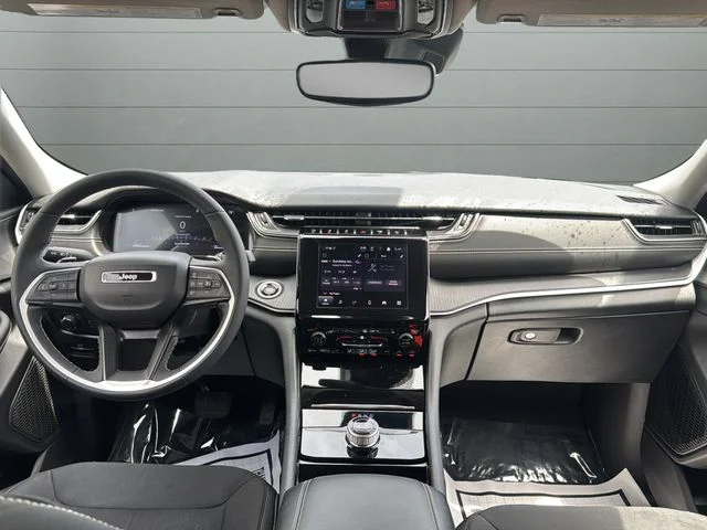Used 2023 White Jeep Laredo image 13