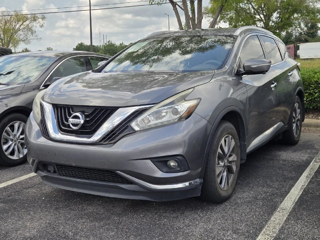 Used 2015 Gray Nissan SL image 3