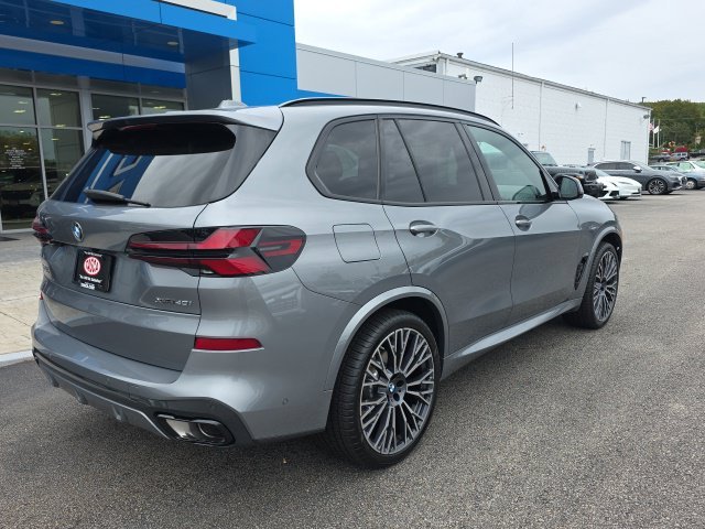 Used 2025 Gray BMW xDrive40i image 7