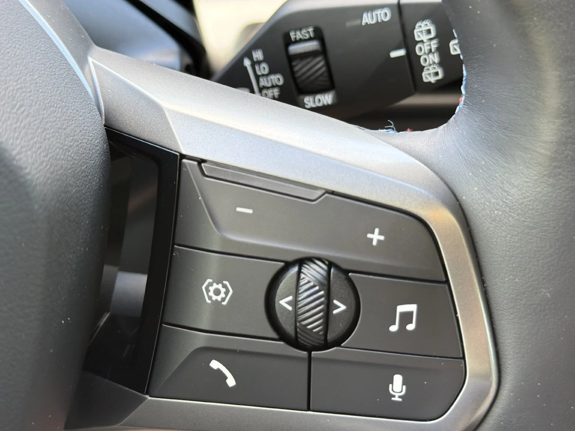 Certified Used 2025 White BMW M60 image 32