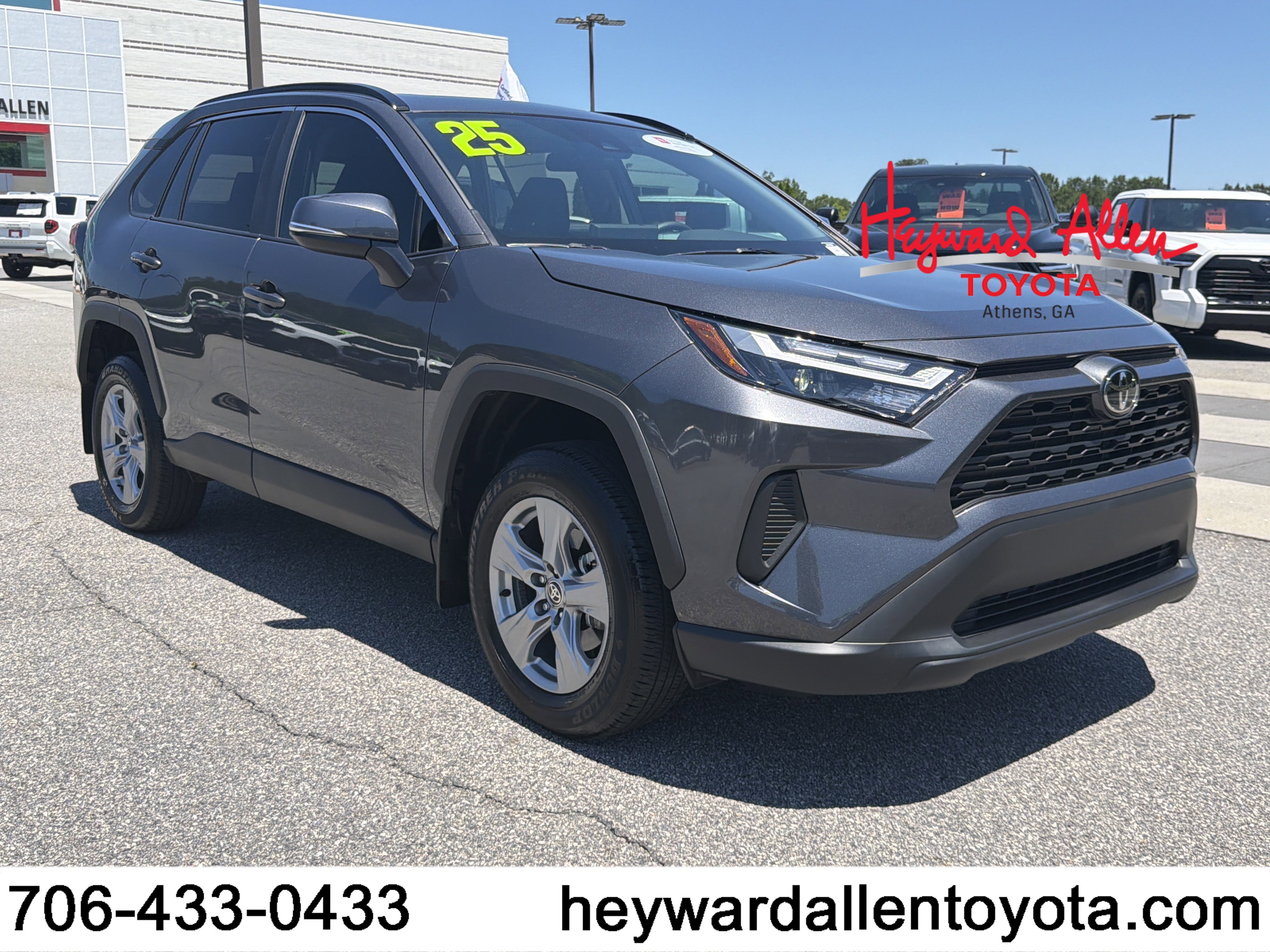 2025 Toyota RAV4 XLE FWD's photo