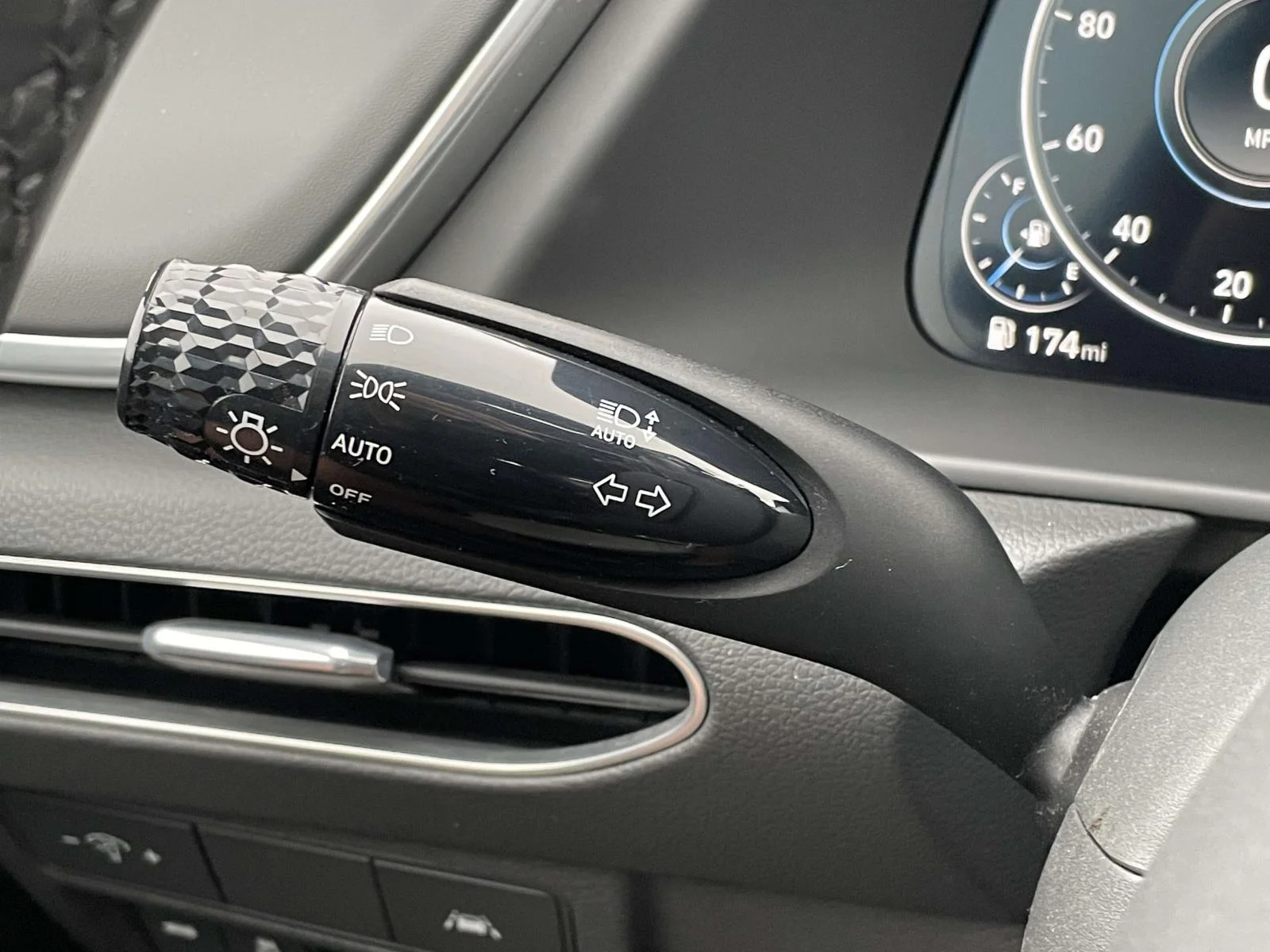 Used 2021 Shimmering Silver Pearl Hyundai Limited image 12