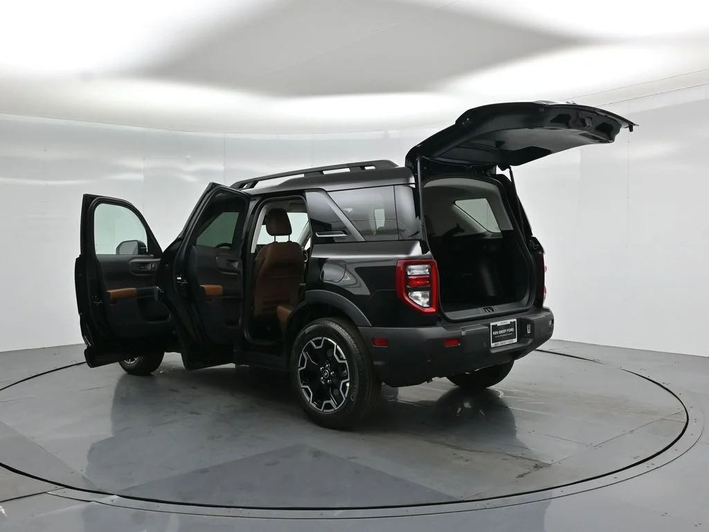 New 2026 Shadow Black Ford Outer Banks image 32