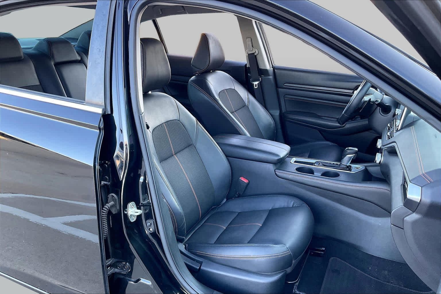 Used 2020 Super Black Nissan 2.5 SR image 8