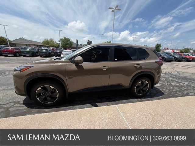 Used 2025 Beige/tan Nissan SV image 8
