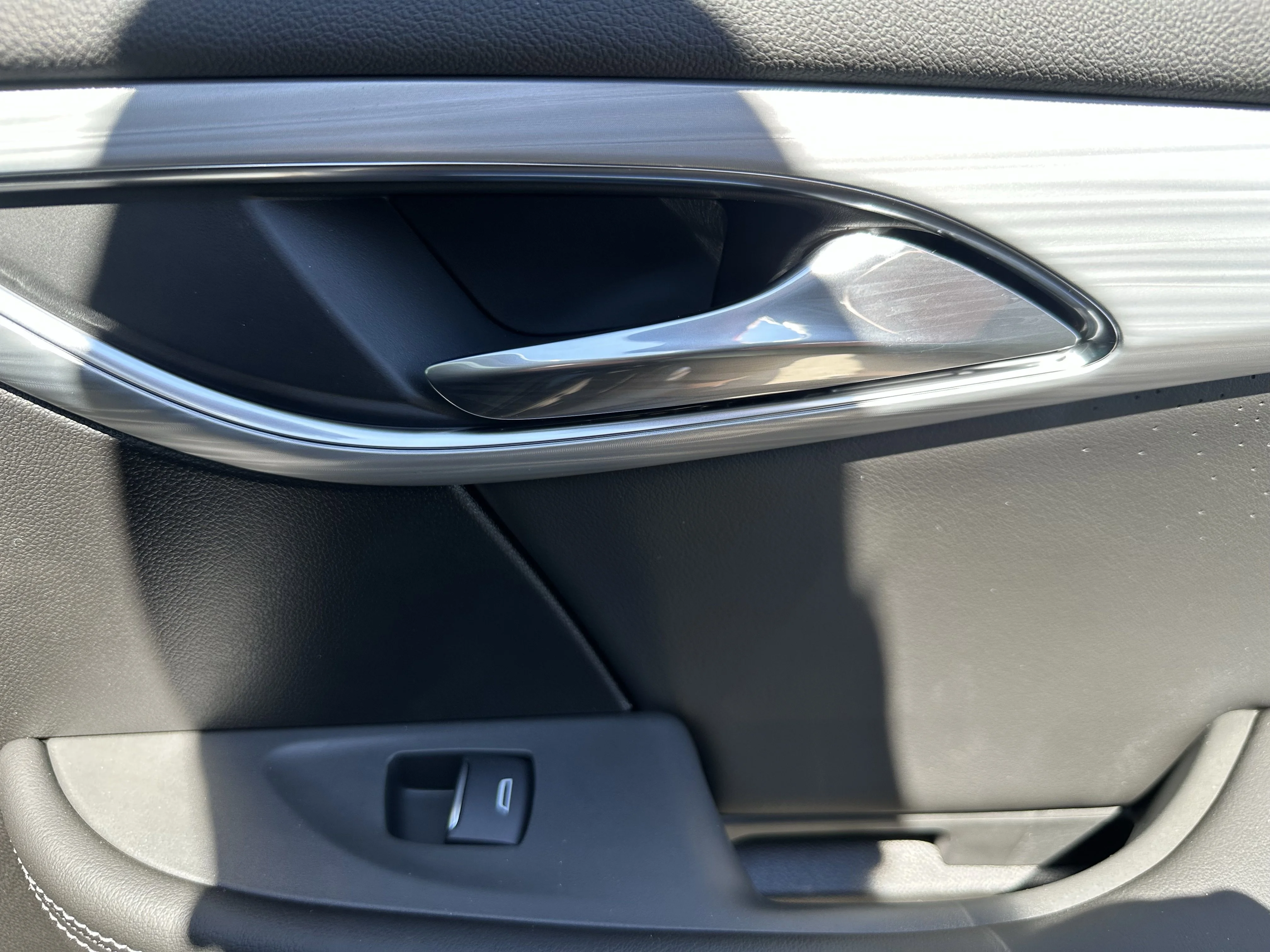 New 2026 Ebony Twilight Metallic Buick Avenir image 21