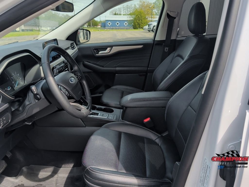 Used 2022 White Ford SEL image 14