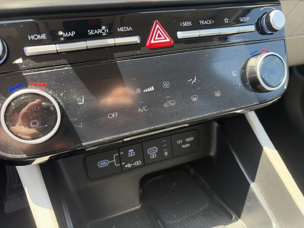 Used 2025 White Hyundai SEL image 24