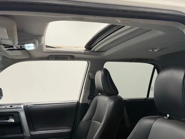 Used 2015 White Toyota SR5 Premium image 29