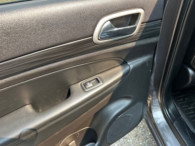 Used 2021 Granite Crystal Metallic Clearcoat Jeep Laredo X image 13